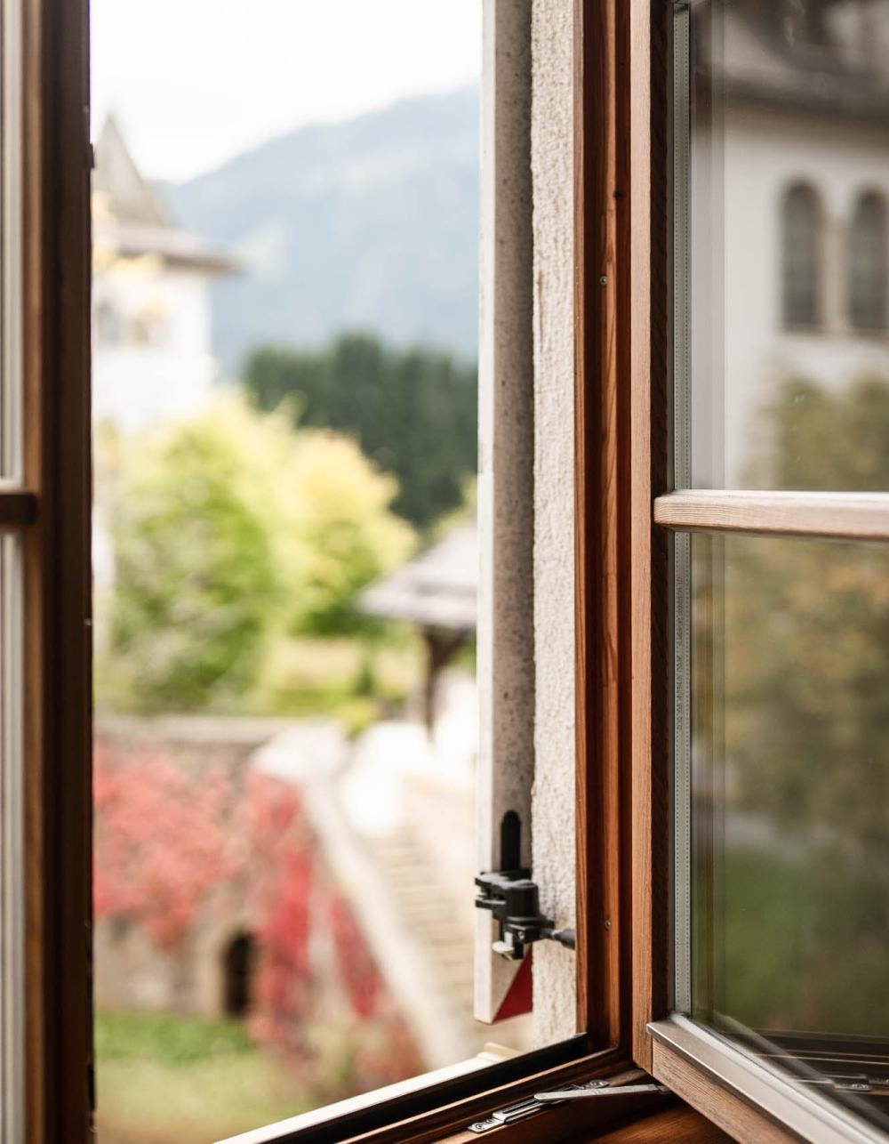 Midweek Escape (4=3)