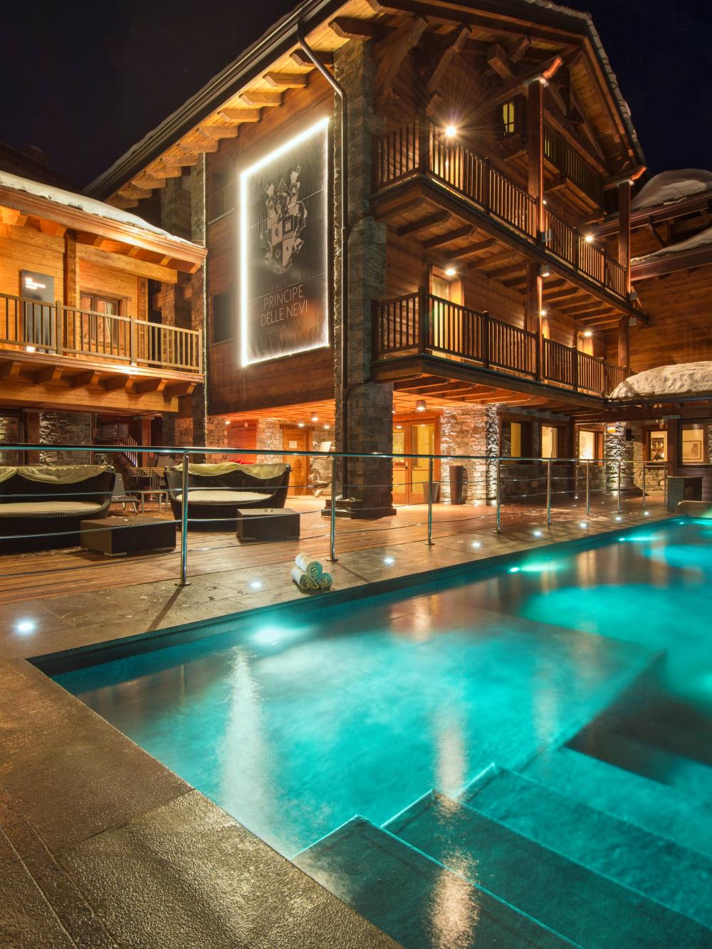 SKI CHIC OPENING EXPERIENCE