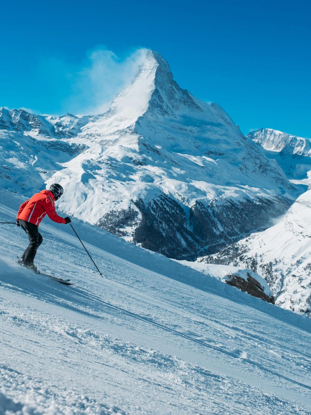 Cervinia, l’ultima neve. Spring on the slopes.