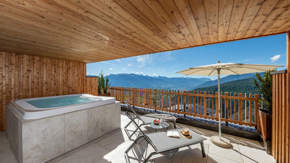 Luxury Suite with Terrace Mountain Sky