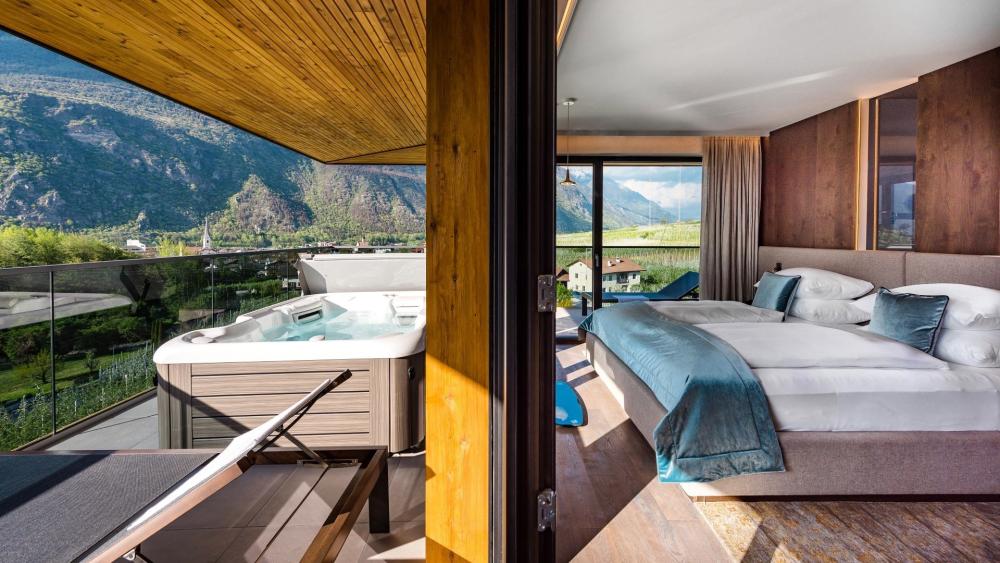 Penthouse Suite Whirlpool mountain view