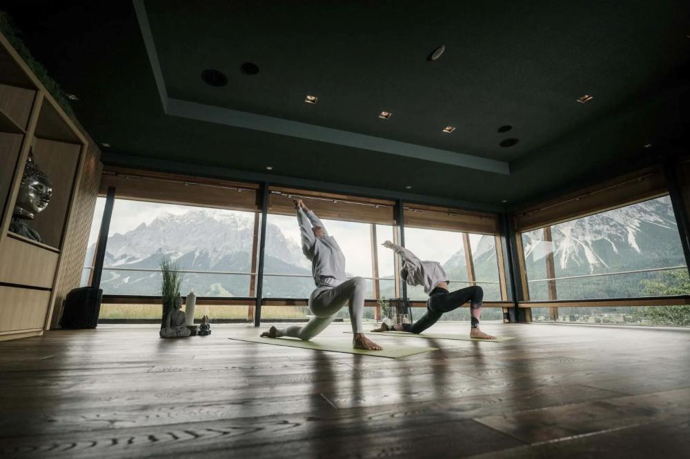 YOGA 2026: Sun & Moon Hatha Yoga