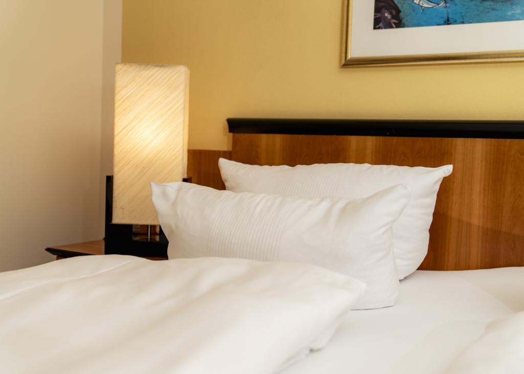 Gemütliches Doppelzimmer im Sport- und Wellnesshotel Angerhof ****S mit moderner Einrichtung