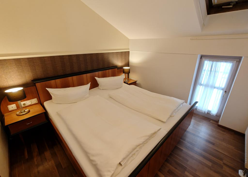 Gemütliches Doppelzimmer im Sport- und Wellnesshotel Angerhof ****S mit Holzboden