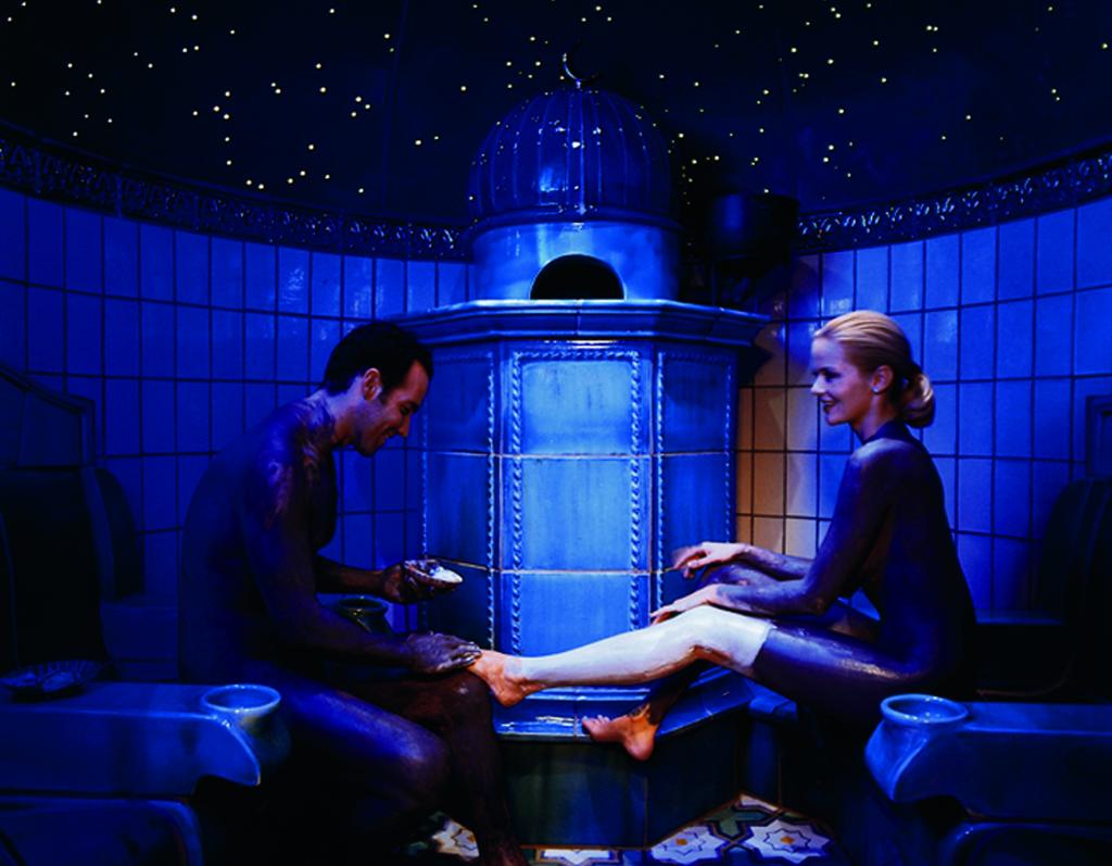 Spa-Therapie im Sport- und Wellnesshotel Angerhof ****S mit Sternenhimmel-Beleuchtung