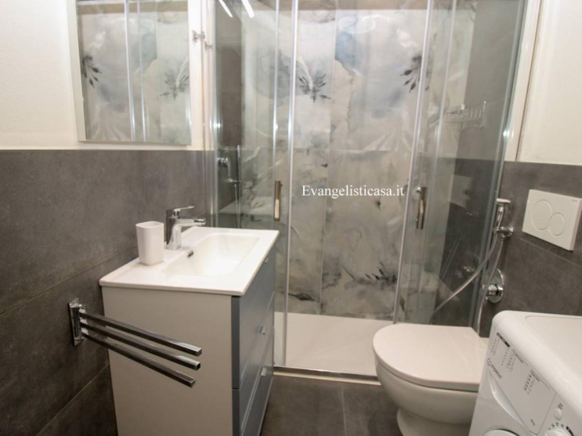 Bagno moderno con doccia presso Evangelisti Casa a Bellaria-Igea Marina