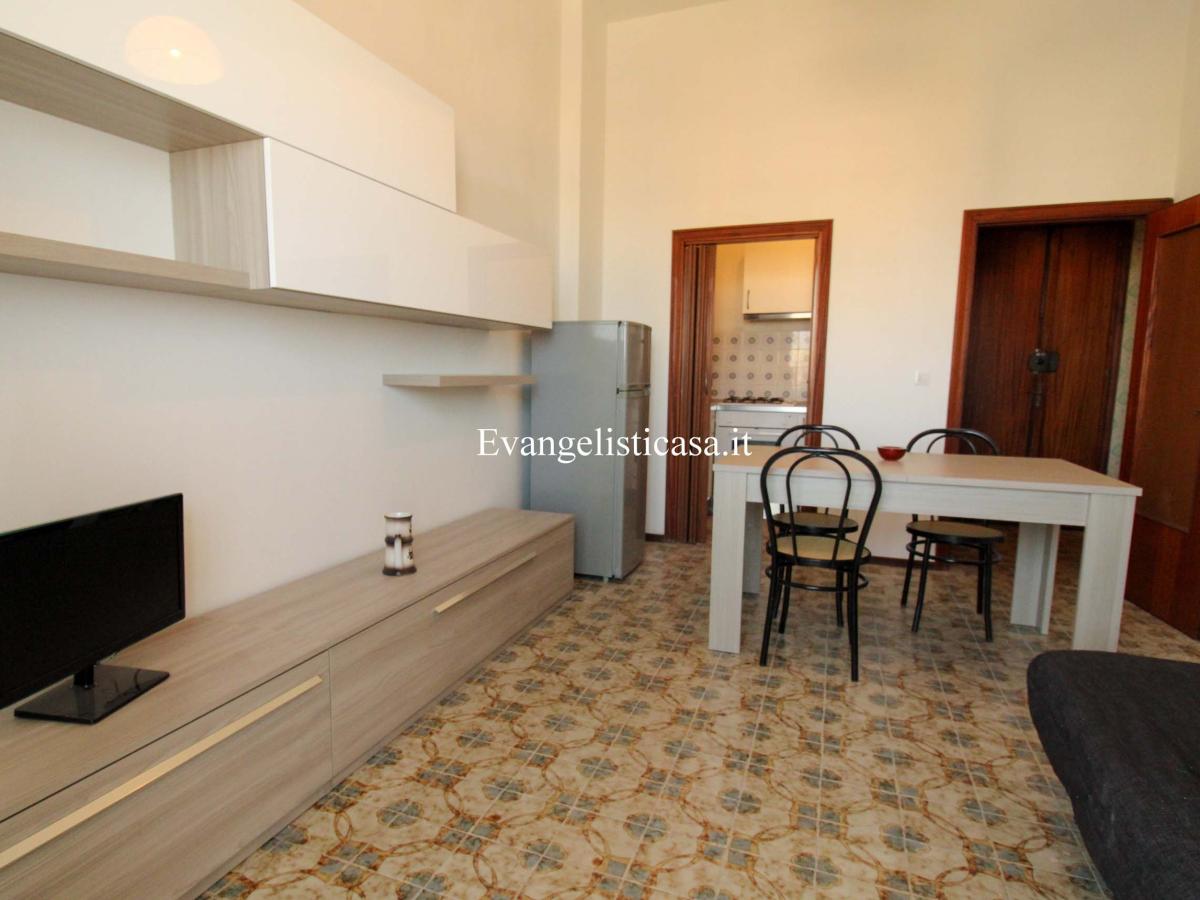 Soggiorno con tavolo e sedie da Evangelisti Casa Bellaria-Igea Marina