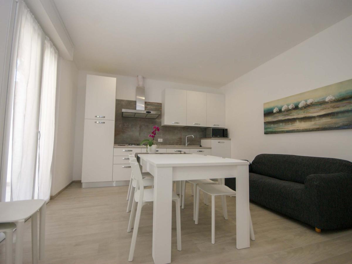 Cucina moderna e zona pranzo in Evangelisti Casa Bellaria-Igea Marina