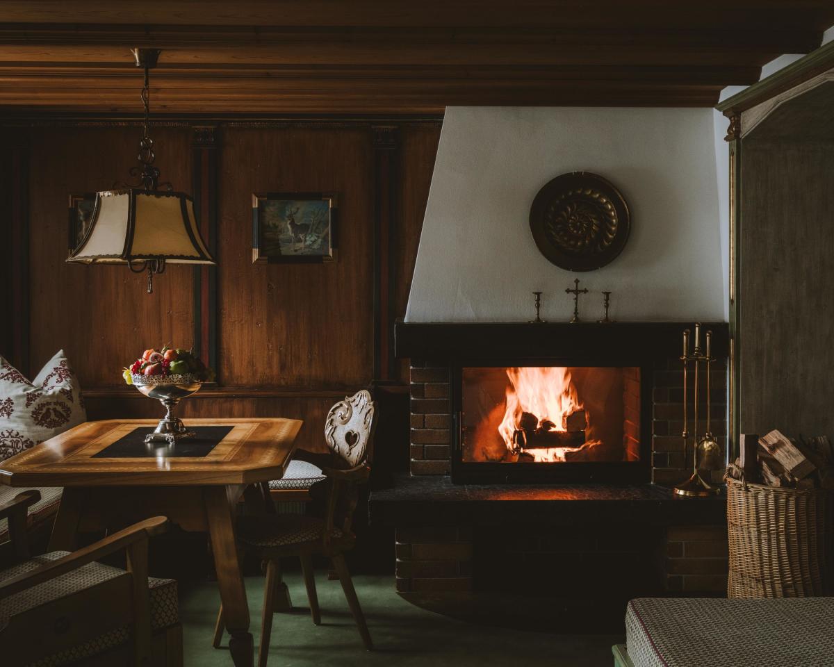 Cosy lounge with fireplace at Hotel Post Lech