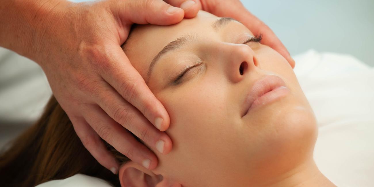 Deep Sensorial Head Spa (55 Min.)
