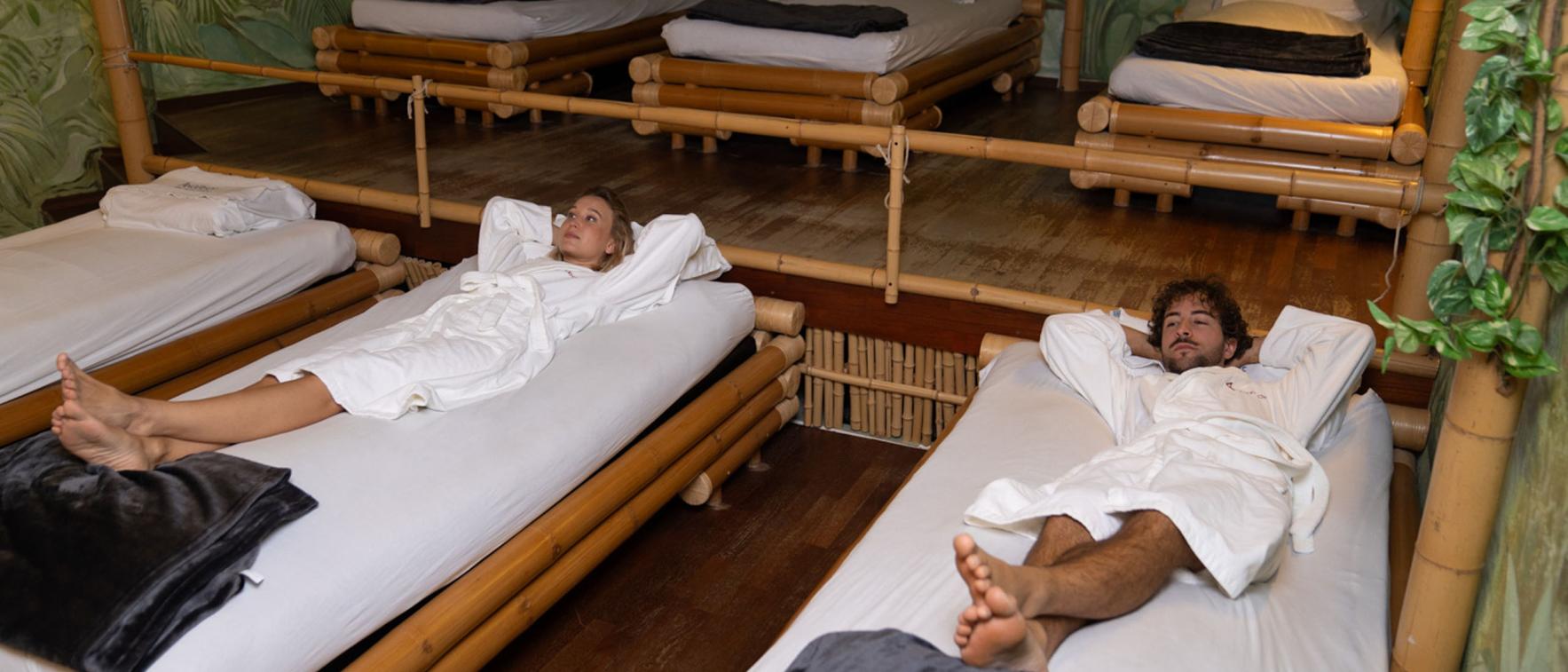 Entspannungsraum mit Liegen im Sport- und Wellnesshotel Angerhof ****S