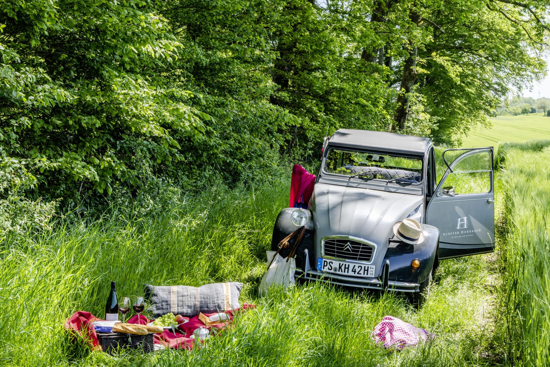 Vive la France: ride in a vintage 2CV with a picnic basket to go
