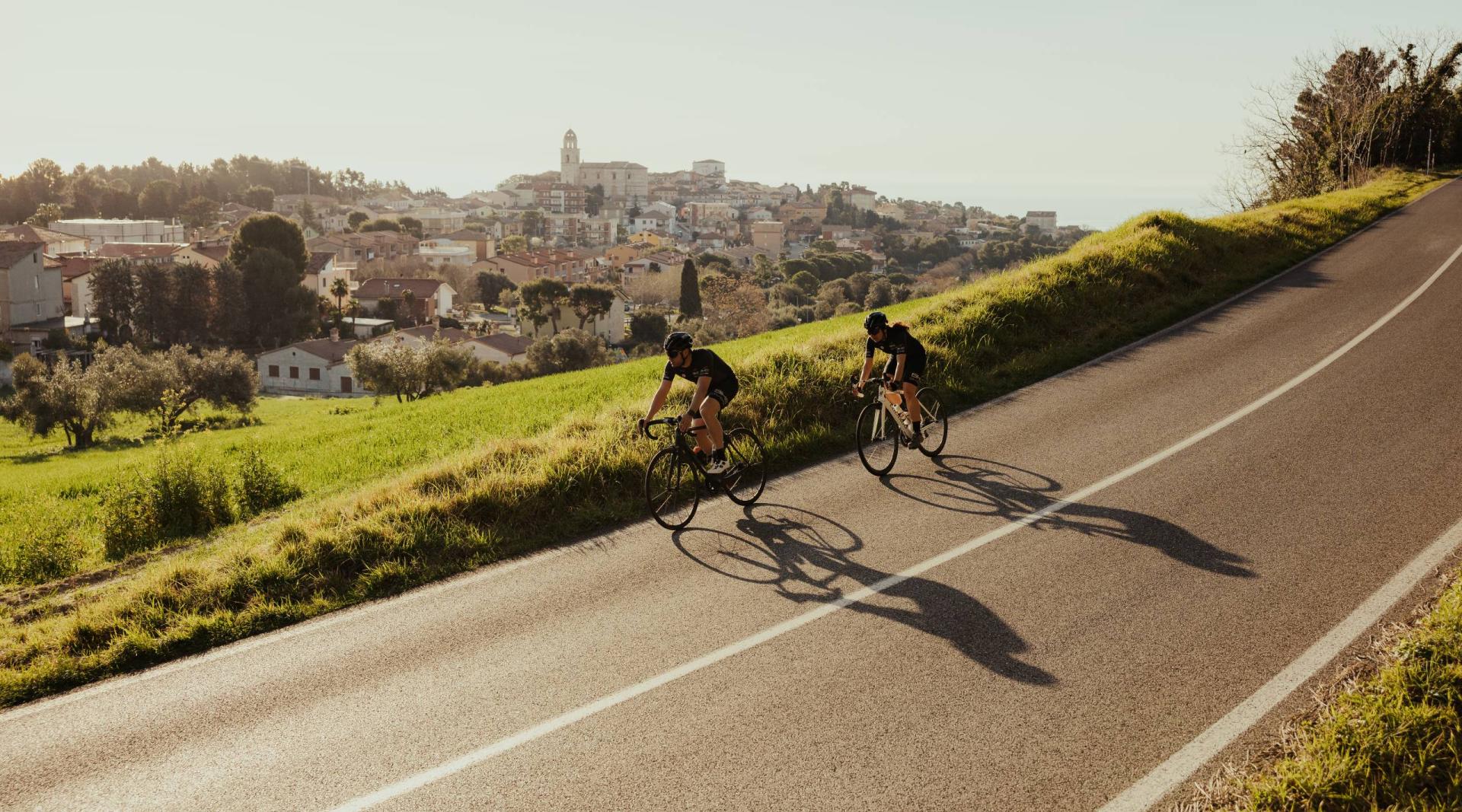 Le Marche in Bici – Tour tra Paesaggi, Borghi e Design
