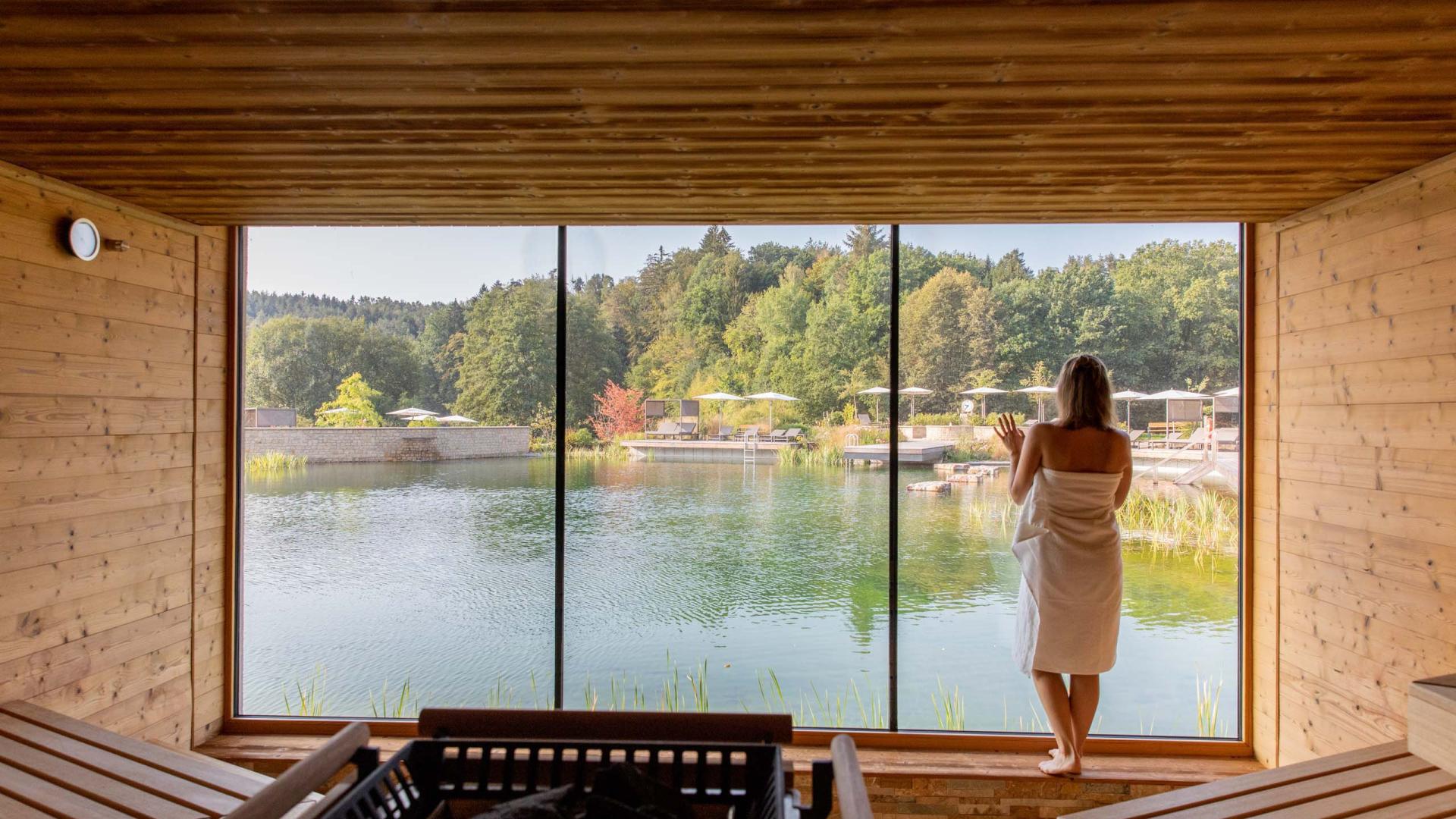 Blick vom Spa auf den See im Pfalzblick Wald Spa Resort