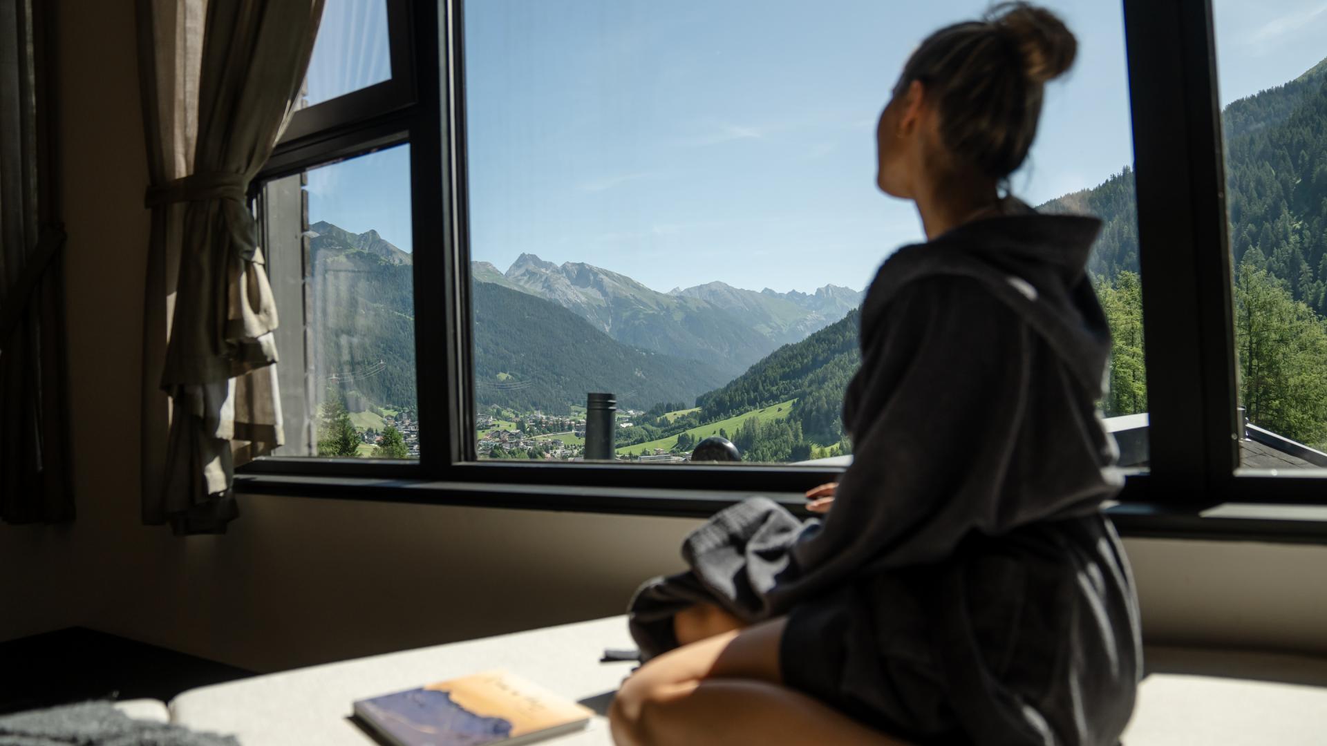 PRECIOUS SUMMER – STAY LONGER