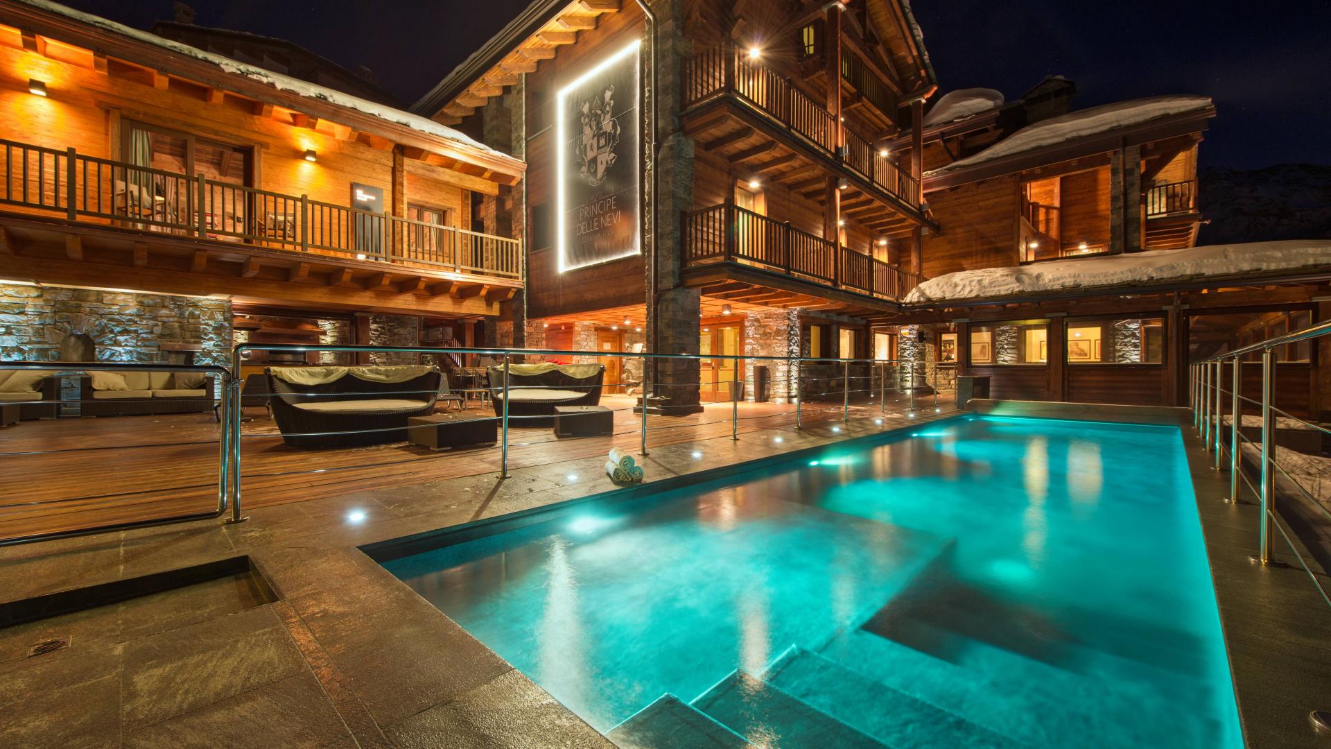 SKI CHIC OPENING EXPERIENCE