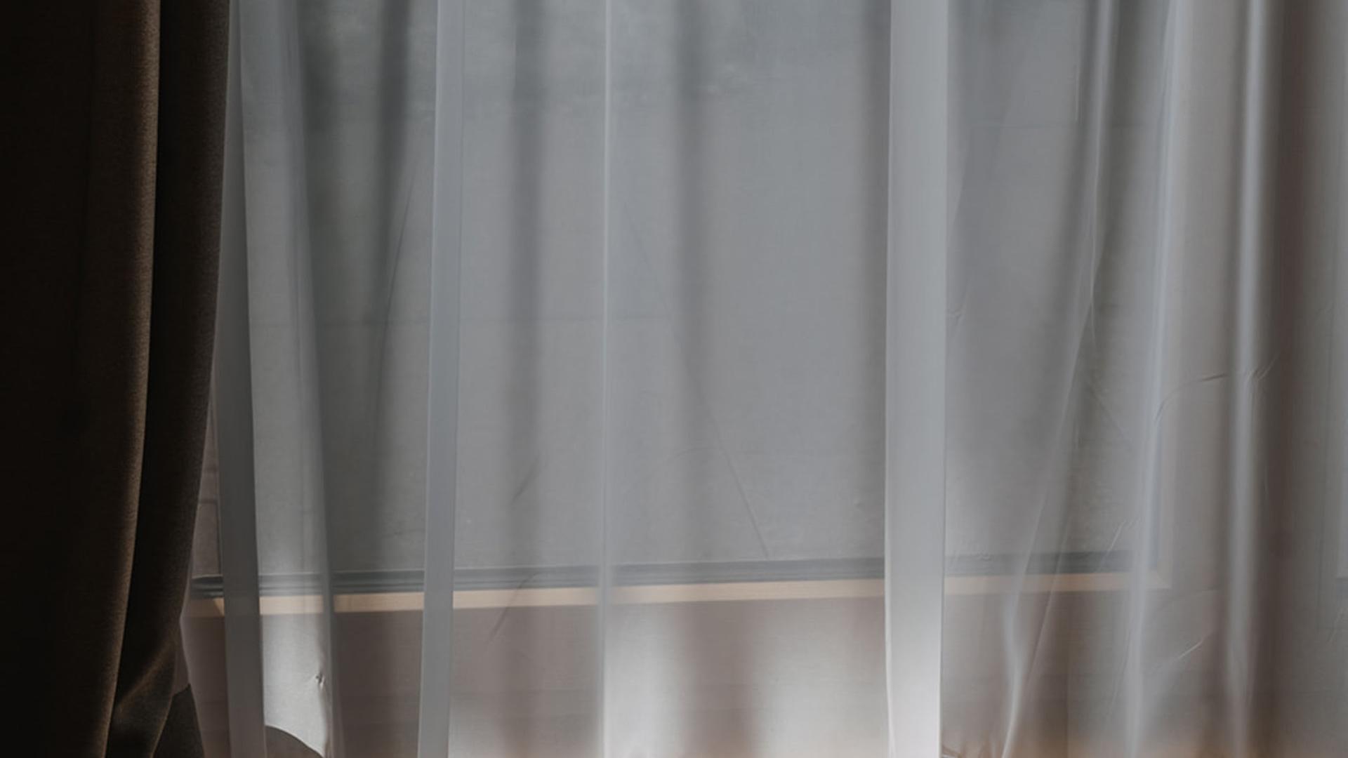 Hotel Aurora Gardine mit Lichtspiel auf Parkettboden