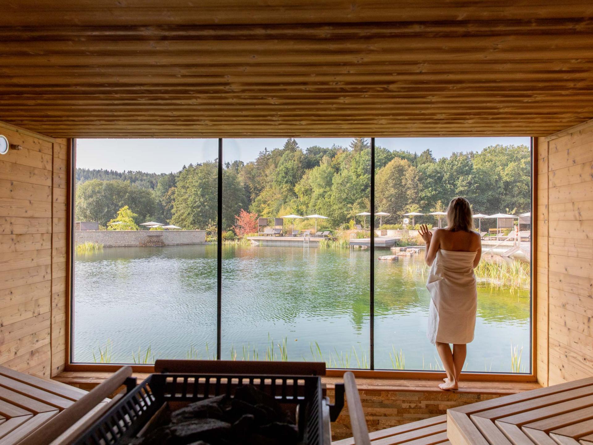 Blick vom Spa auf den See im Pfalzblick Wald Spa Resort