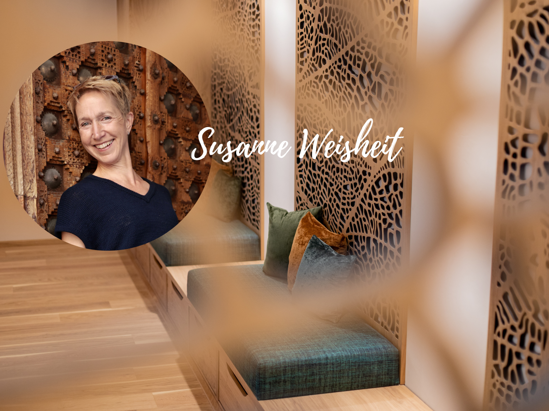 Porträt von Susanne Weisheit im Pfalzblick Wald Spa Resort mit dekorativem Holzpaneel