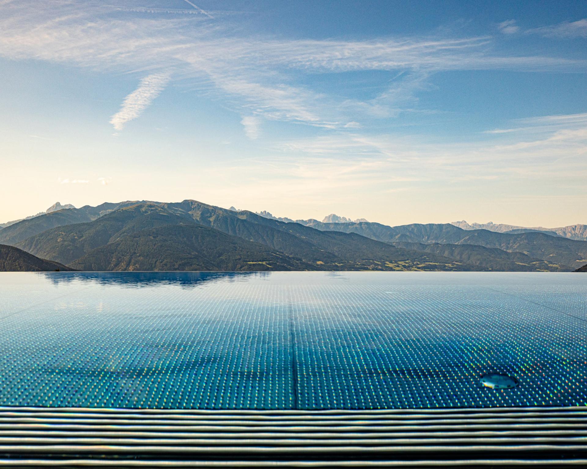 Special offer: 10% discount on our luxury suites