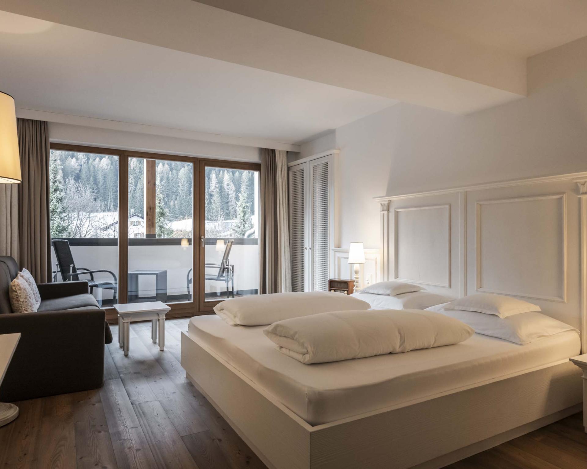 Gemütliches Hotelzimmer mit Balkon im Hotel Monika