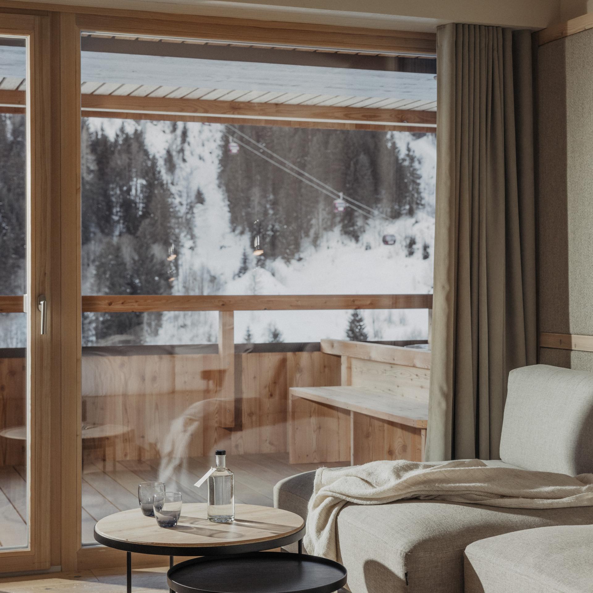 Hotel suite with views to the garden