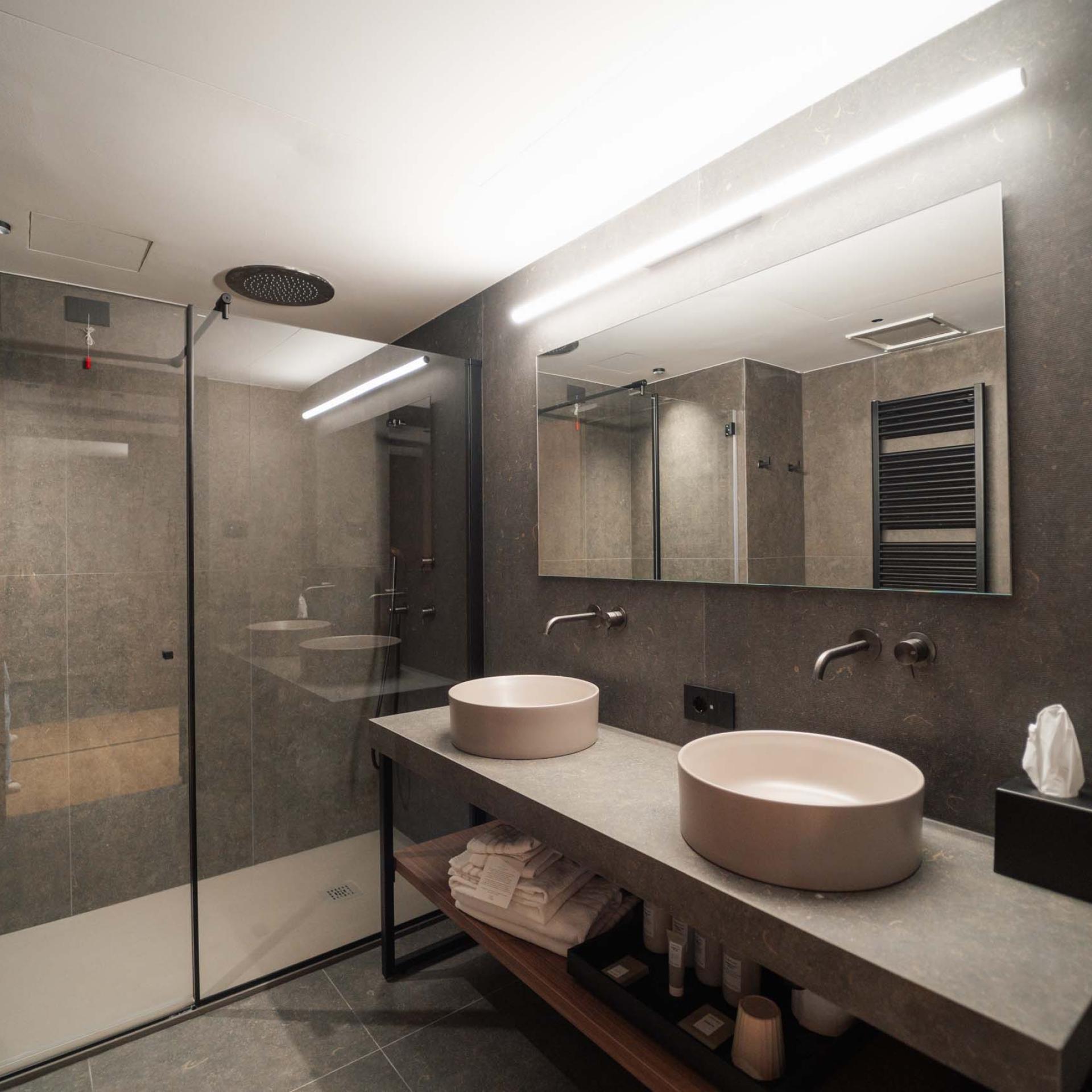 SECRET POOL ROOM