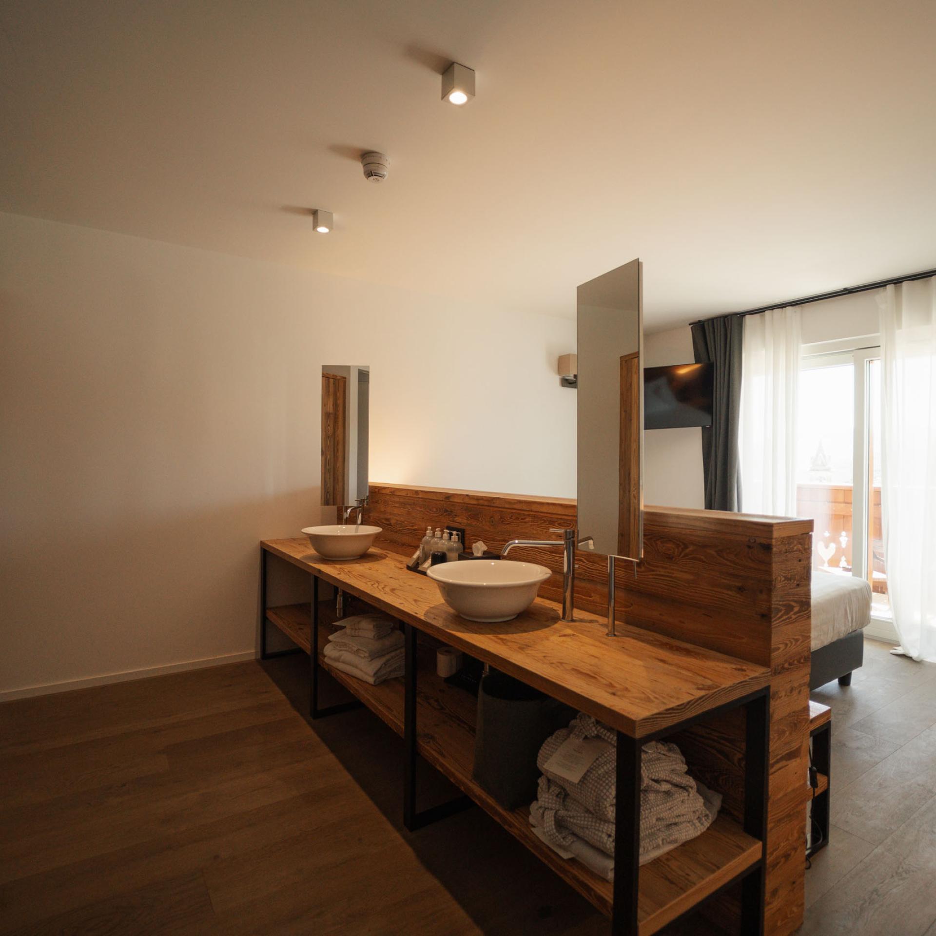 SUPERIOR ROOM
