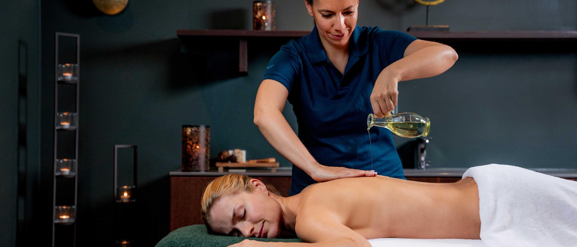 Massage und Entspannung im Wellnessbereich der Allgäu Sonne in Oberstaufen