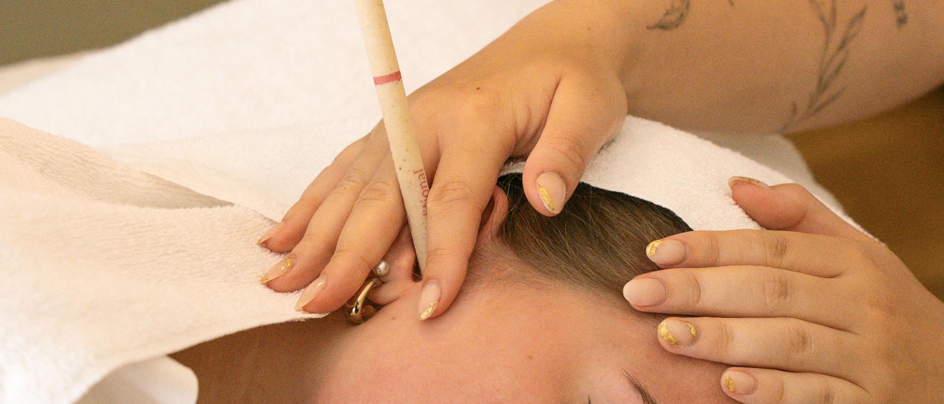 Lumière et silence – rituel des bougies d’oreilles