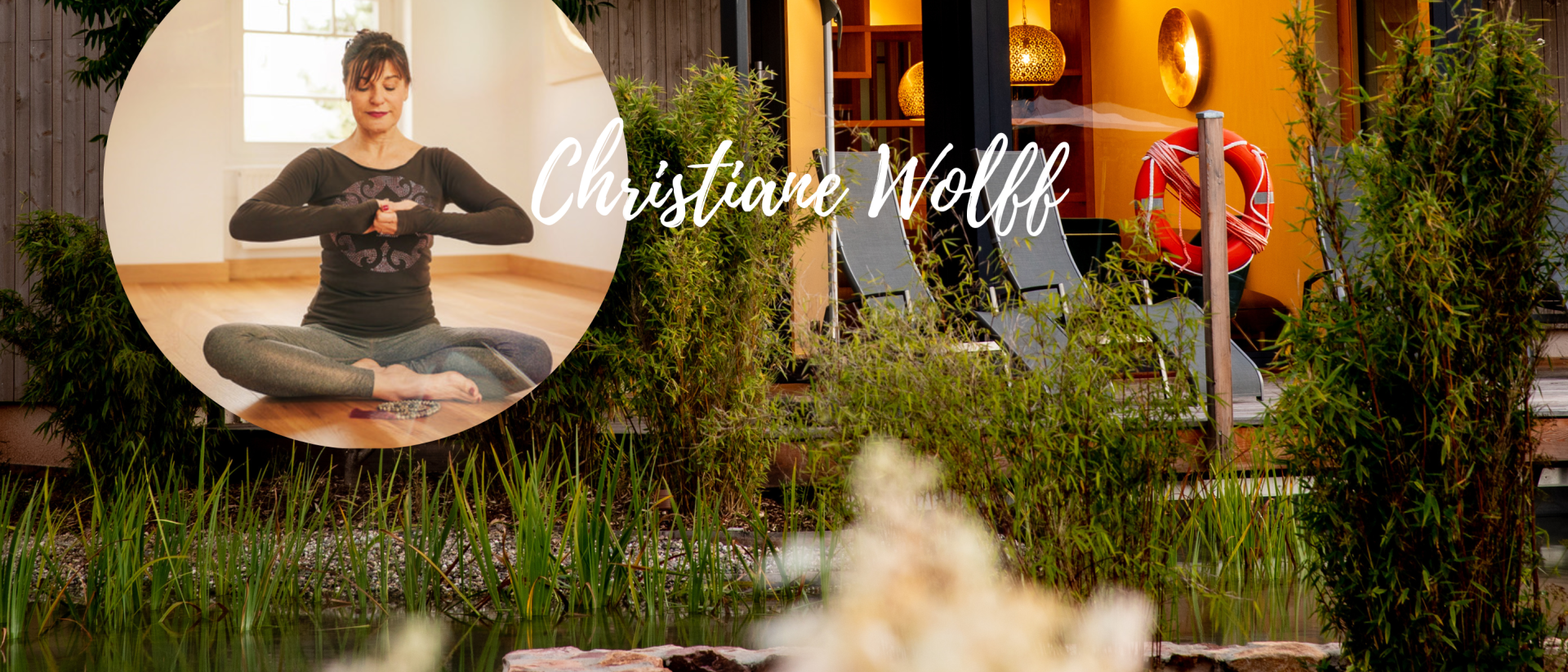 Pfalzblick Wald Spa Resort mit entspannter Yoga-Übung im Innenraum