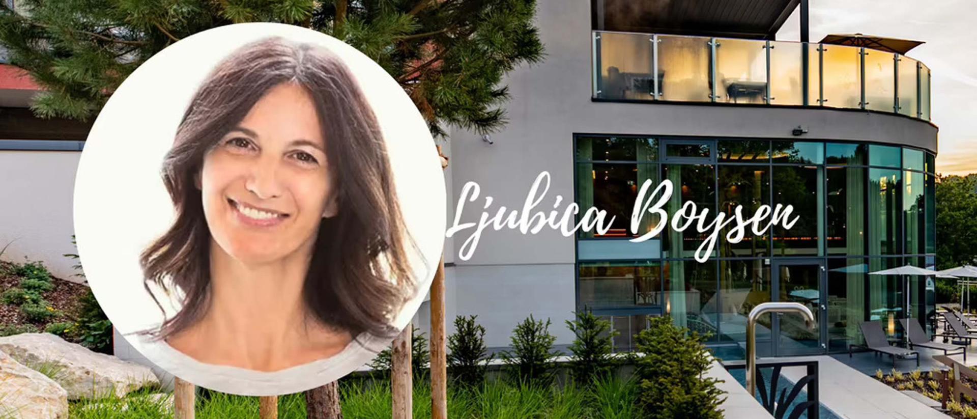 Außenansicht des Pfalzblick Wald Spa Resorts bei Dämmerung