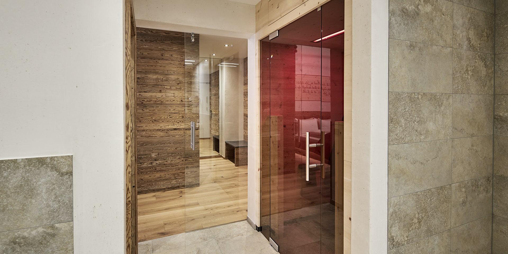 Eingang zu Sauna und Wellnessbereich im Familienresort Buchau