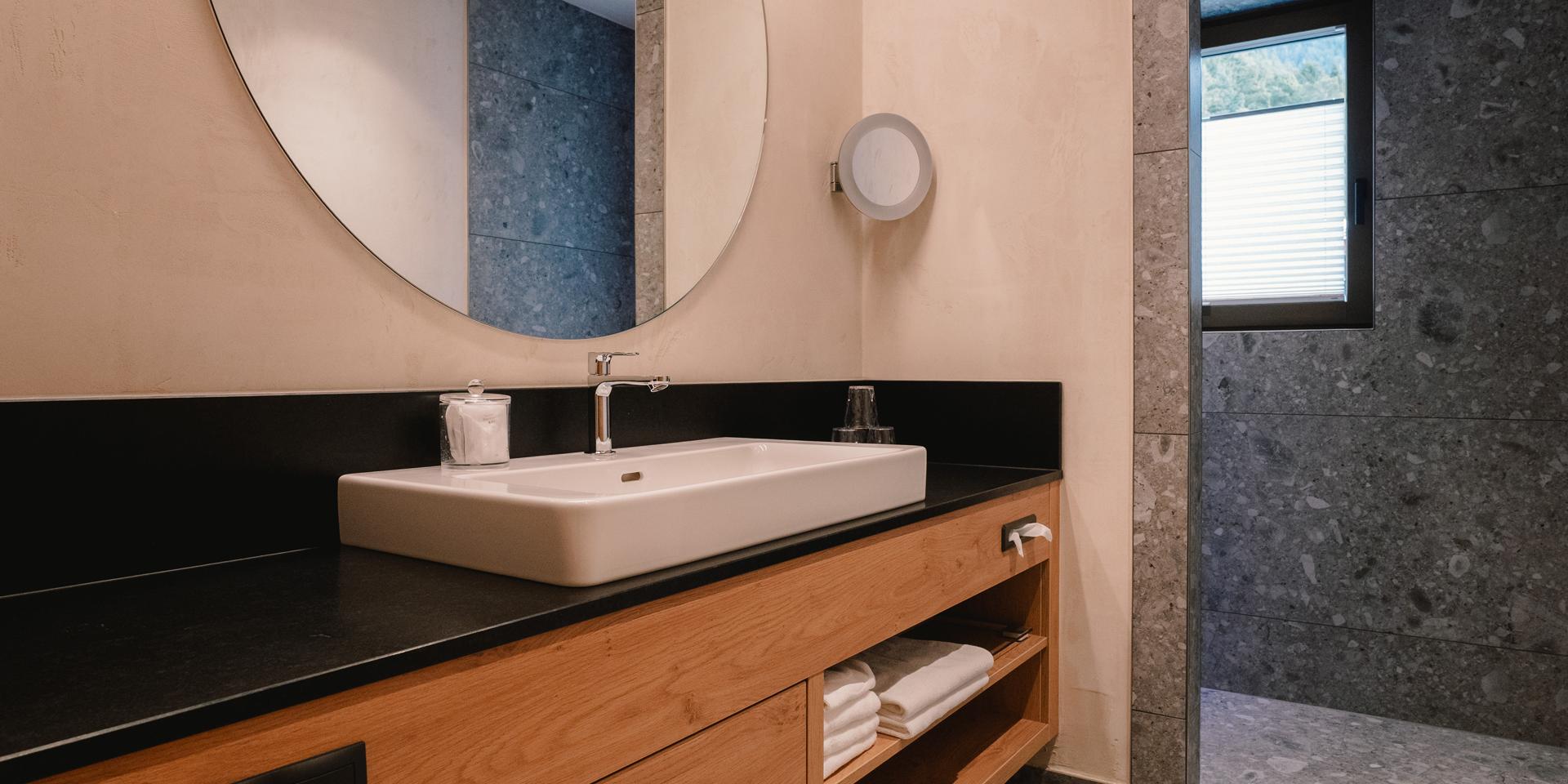 NEU Sonnen Suite II
