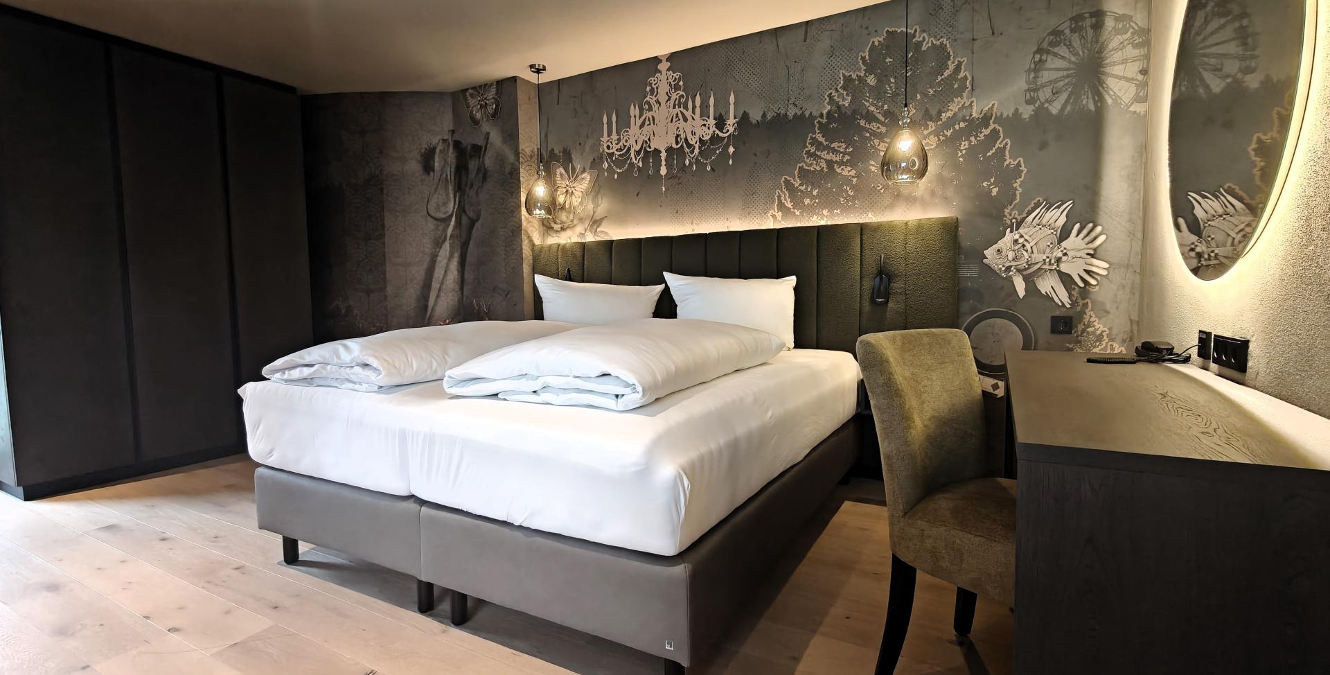 Gemütliches Zimmer im Sport- und Wellnesshotel Angerhof ****S mit stilvoller Einrichtung