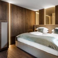 Luxury Superior Suite poolside