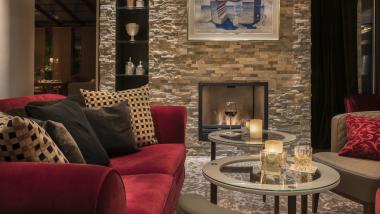 Gemütliche Lounge mit Kamin im Land & Golf Hotel Stromberg