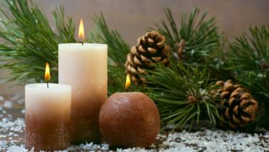 Garni - Residence Martina Frühstückslodge Geschenke in braunem Papier mit Tannenzweig