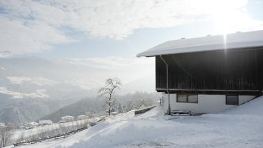 Ferienwohnung für Wintergenießer – Komfort & Freiheit im Tiroler Winterwunderland