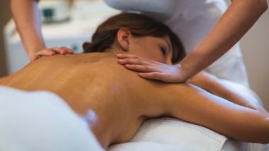 Massaggio schiena da 7th Heaven Beauty & Wellness per relax e benessere