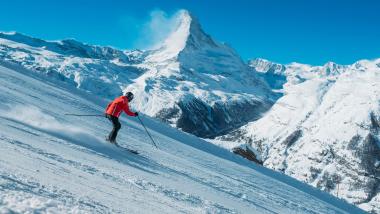 Cervinia, l’ultima neve. Spring on the slopes.
