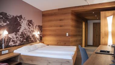 Zerrissene weiße Bettwäsche im Sporthotel Silvretta Montafon Gaschurn