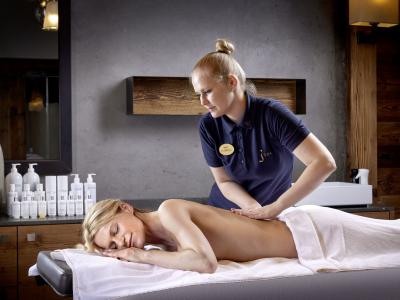 Massage session at Hotel Jagdhof Pfurtscheller spa