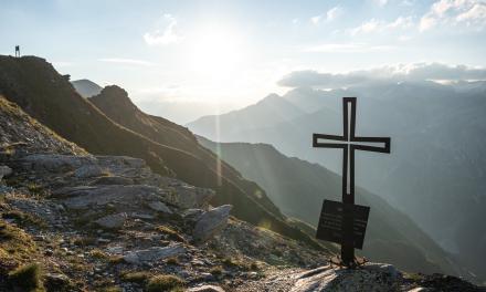 Hiking experience: Summits & mountain lakes