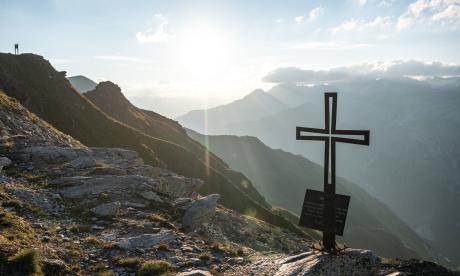 Hiking experience: Summits & mountain lakes