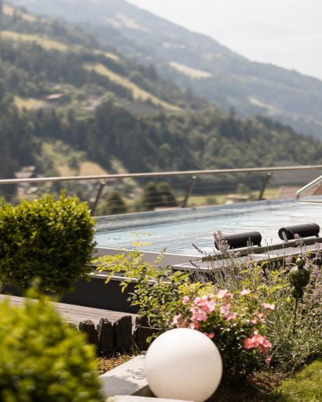 SPRING MOMENTS - STAY 4 PAY 3