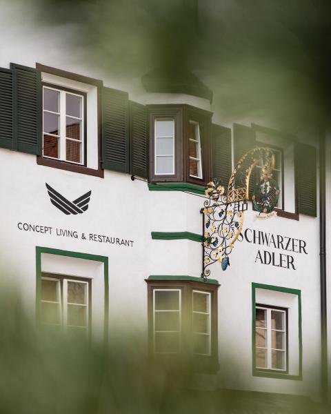 Schwarzer Adler Spring Escape -15 %