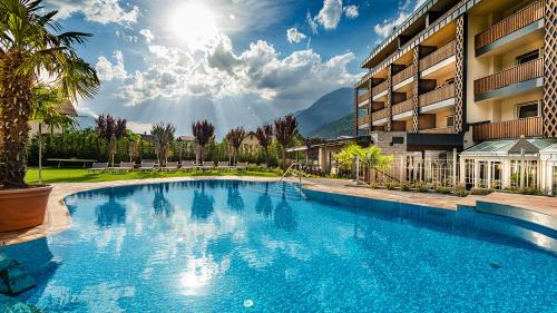 Summer Short Stay -25% | Stay 4 Nights, Pay for 3!