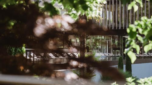 4=3 | 1 day free of charge