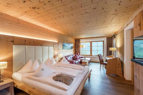 Dandelion Family Suite